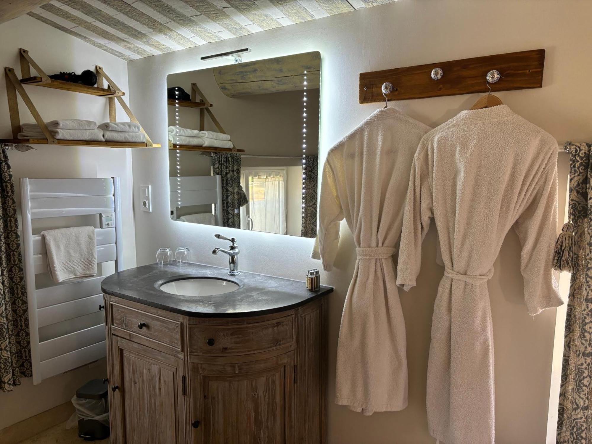 La Petite Plaine Hotel Clansayes ภายนอก รูปภาพ